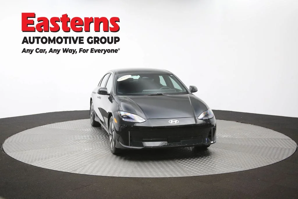 Used 2024 Green Hyundai SE image 51