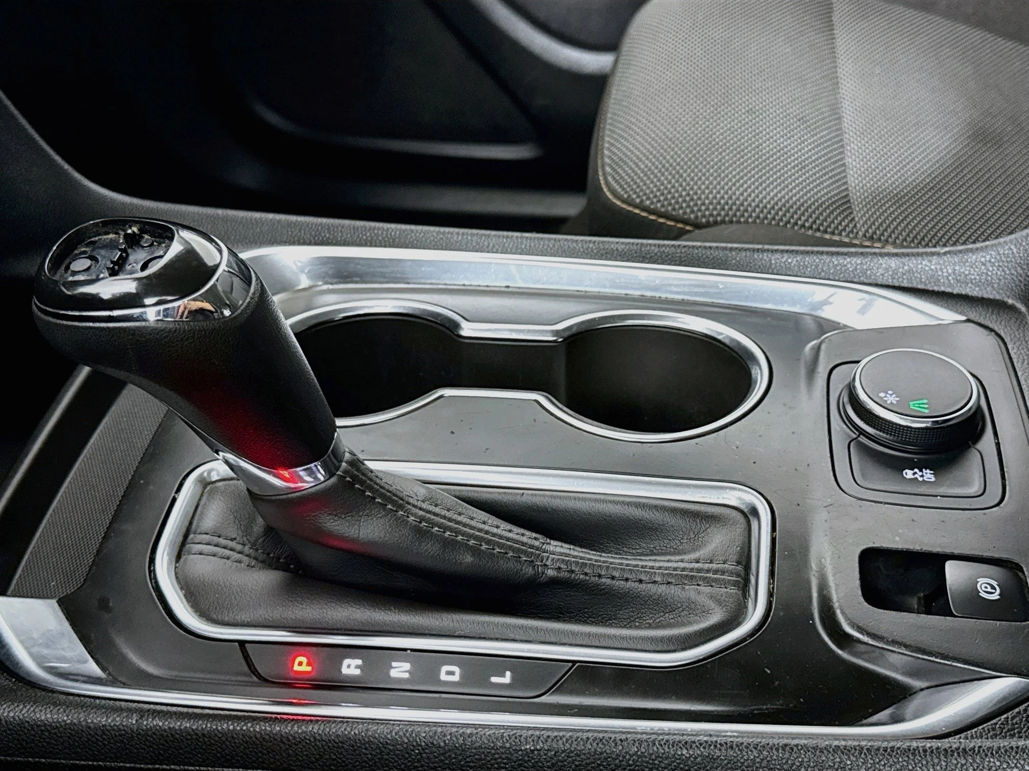 Used 2019 SILVER ICE METALLIC Chevrolet LS image 18