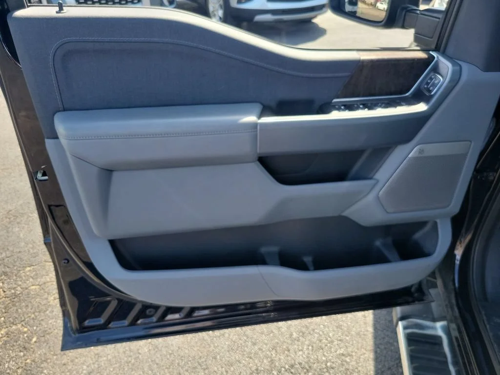 Used 2022 Black Ford LARIAT image 23