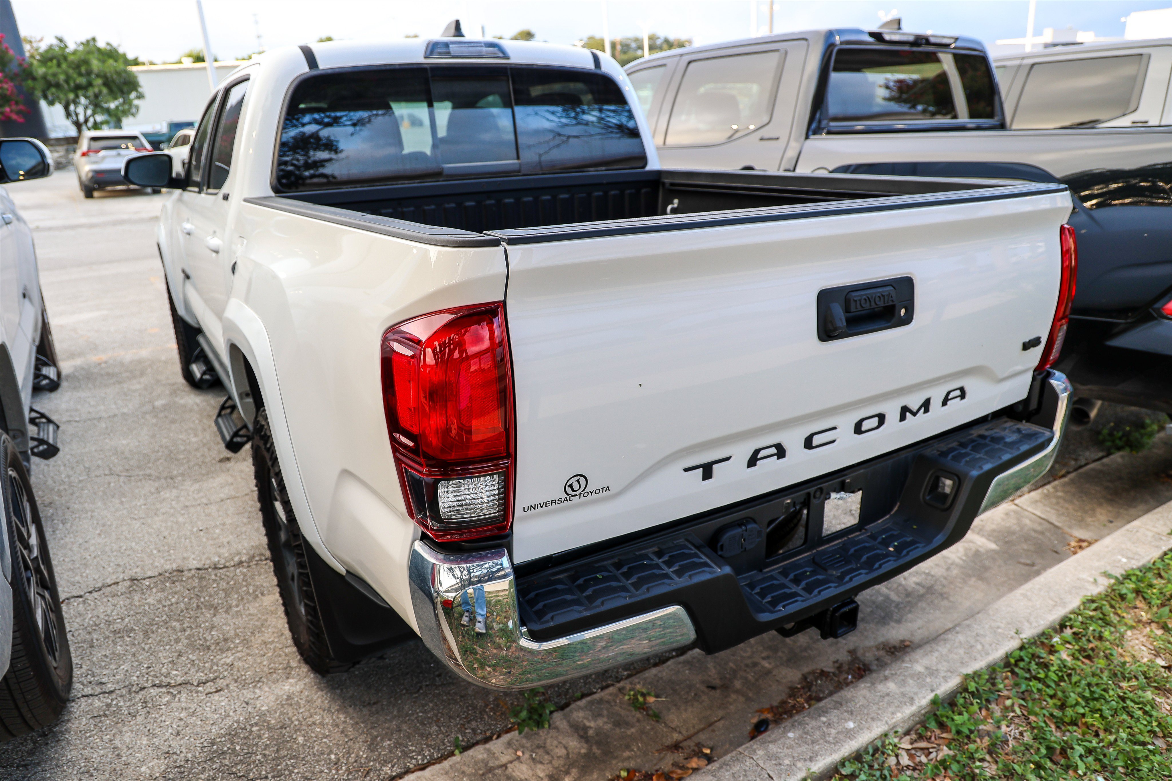 Used 2023 ICE CAP Toyota SR5 image 9