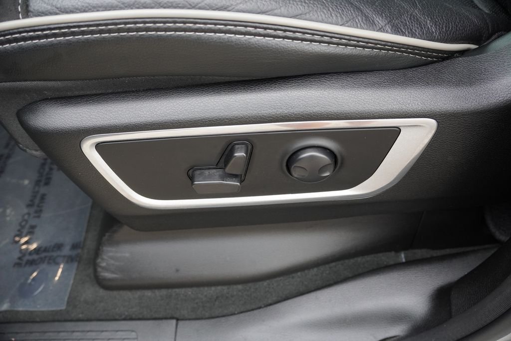 Used 2023 Silver Ram Laramie image 24