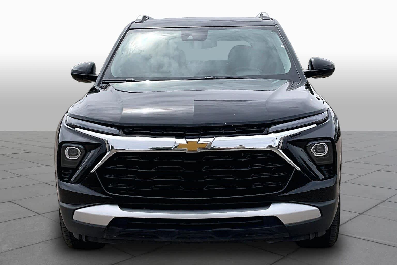 Used 2025 Mosaic Black Metallic Chevrolet LT image 4