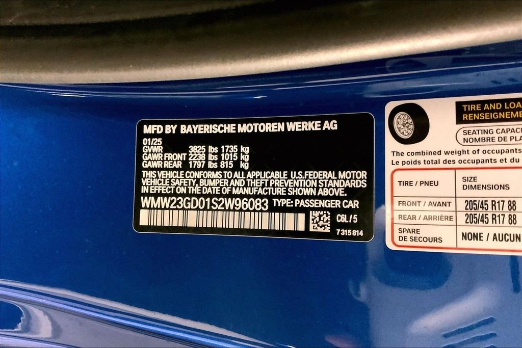 Certified Used 2025 Icy Sunshine Blue Metallic MINI  image 32