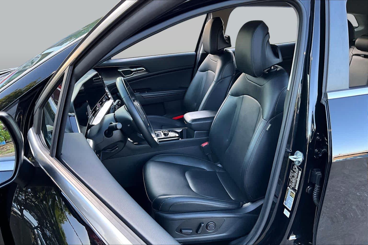 Pre-Owned 2023 Kia Sportage EX