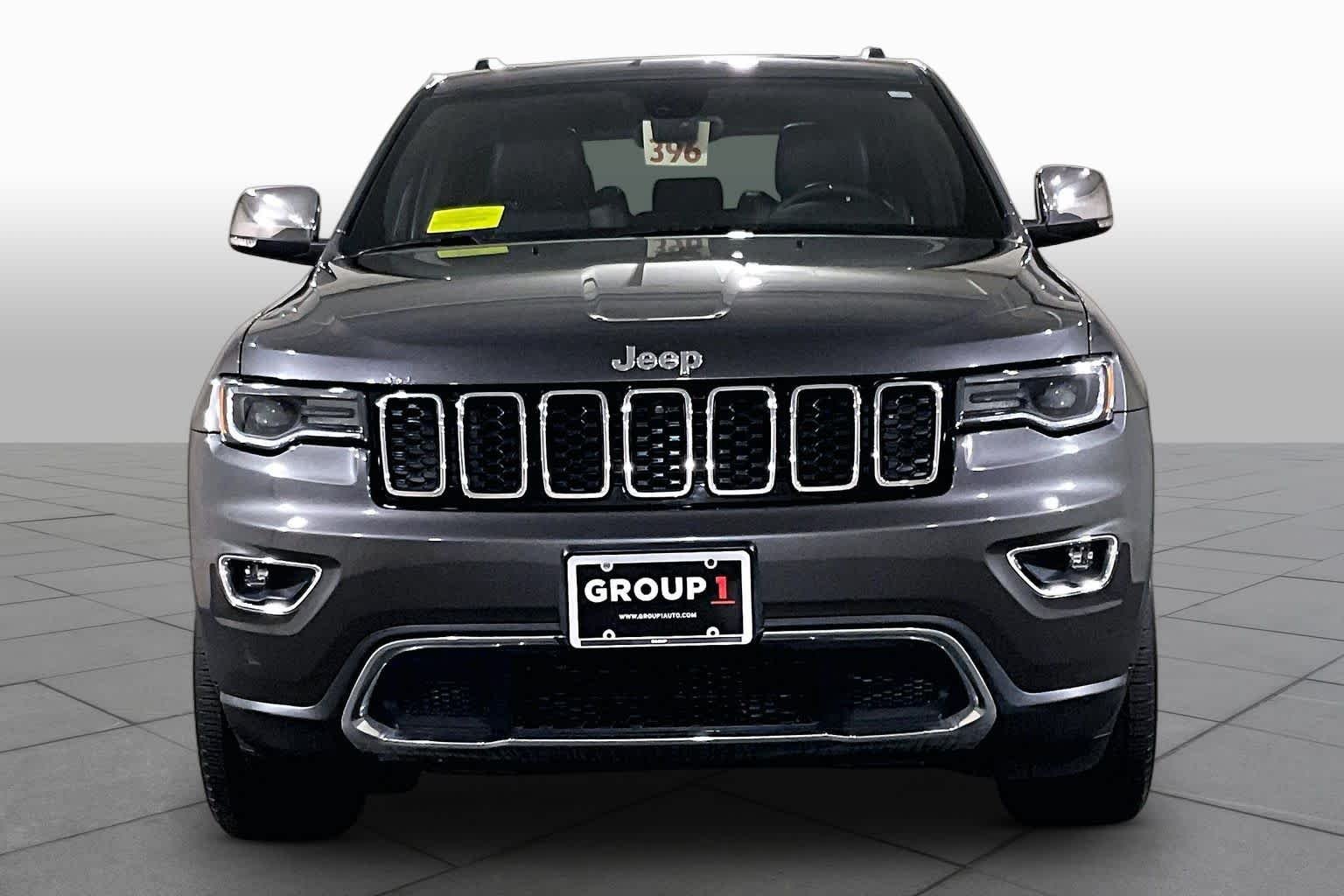 Used 2017 Granite Crystal Metallic Clearcoat Jeep Limited image 3