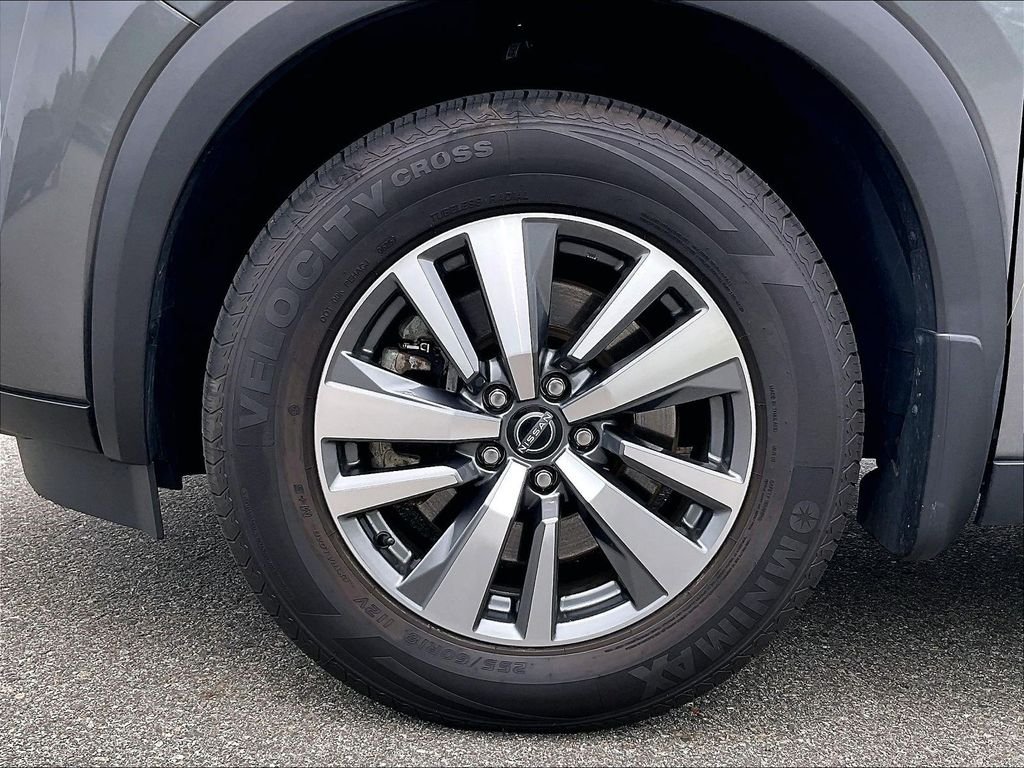 Used 2024 Gun Metallic/Super Black Nissan SL image 7