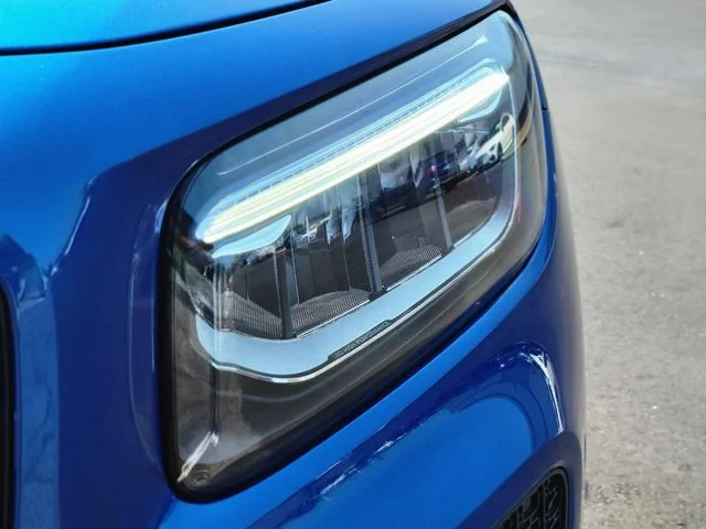Used 2024 Blue Mercedes-Benz GLB 250 image 10