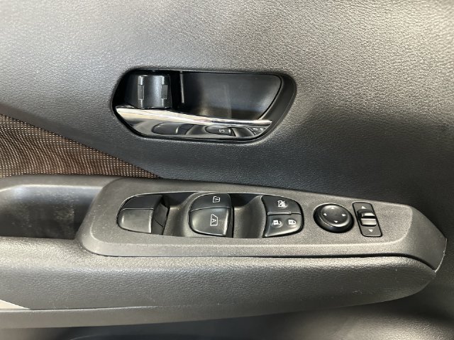Certified Used 2021 Aspen White / Super Black Nissan SR image 19