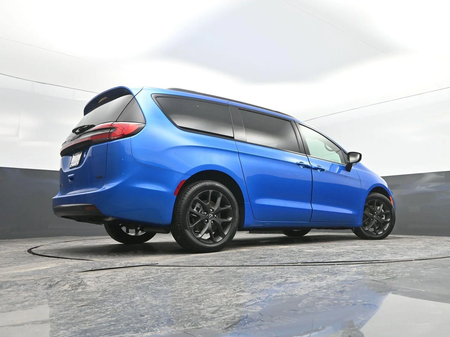 New 2026 Hydro Blue Pearl-Coat Exterior Paint Chrysler Select image 36