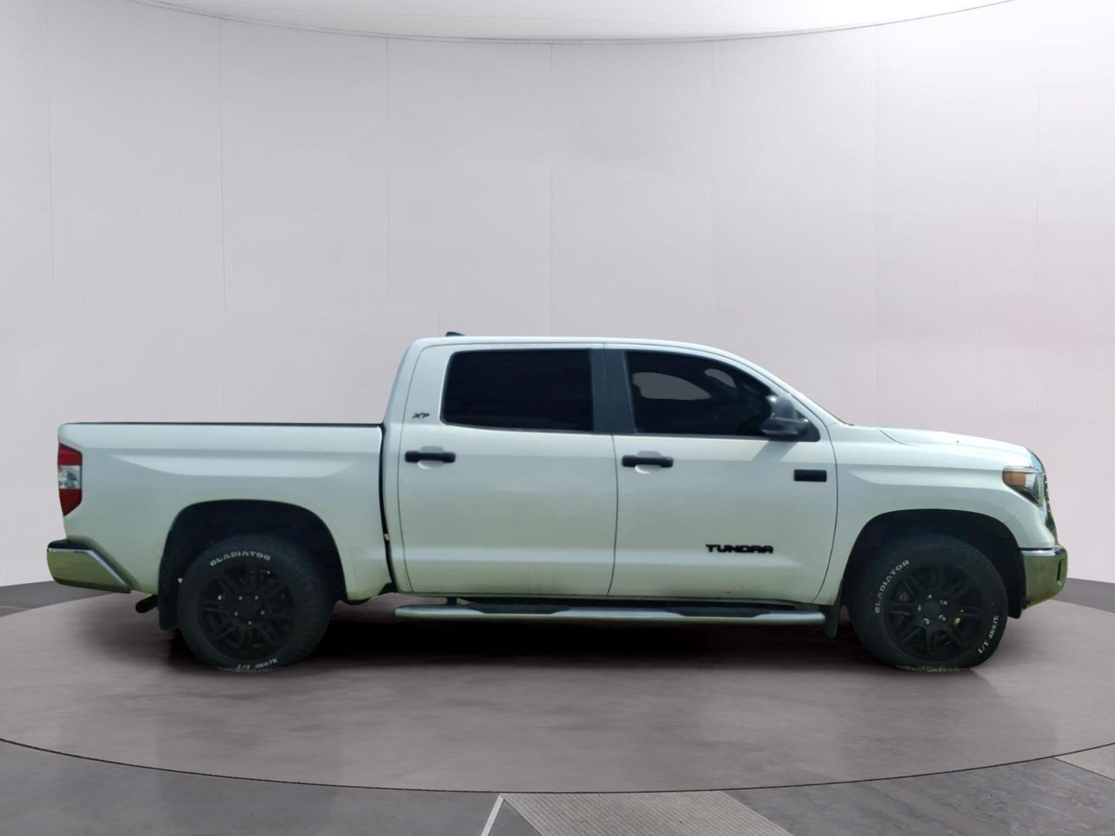 Used 2020 Super White Toyota SR5 image 9