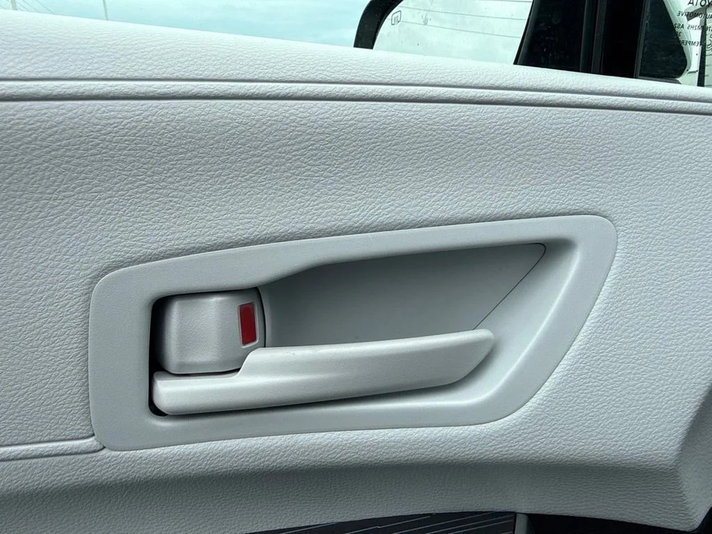 Used 2025 Ice Cap Toyota LE image 11