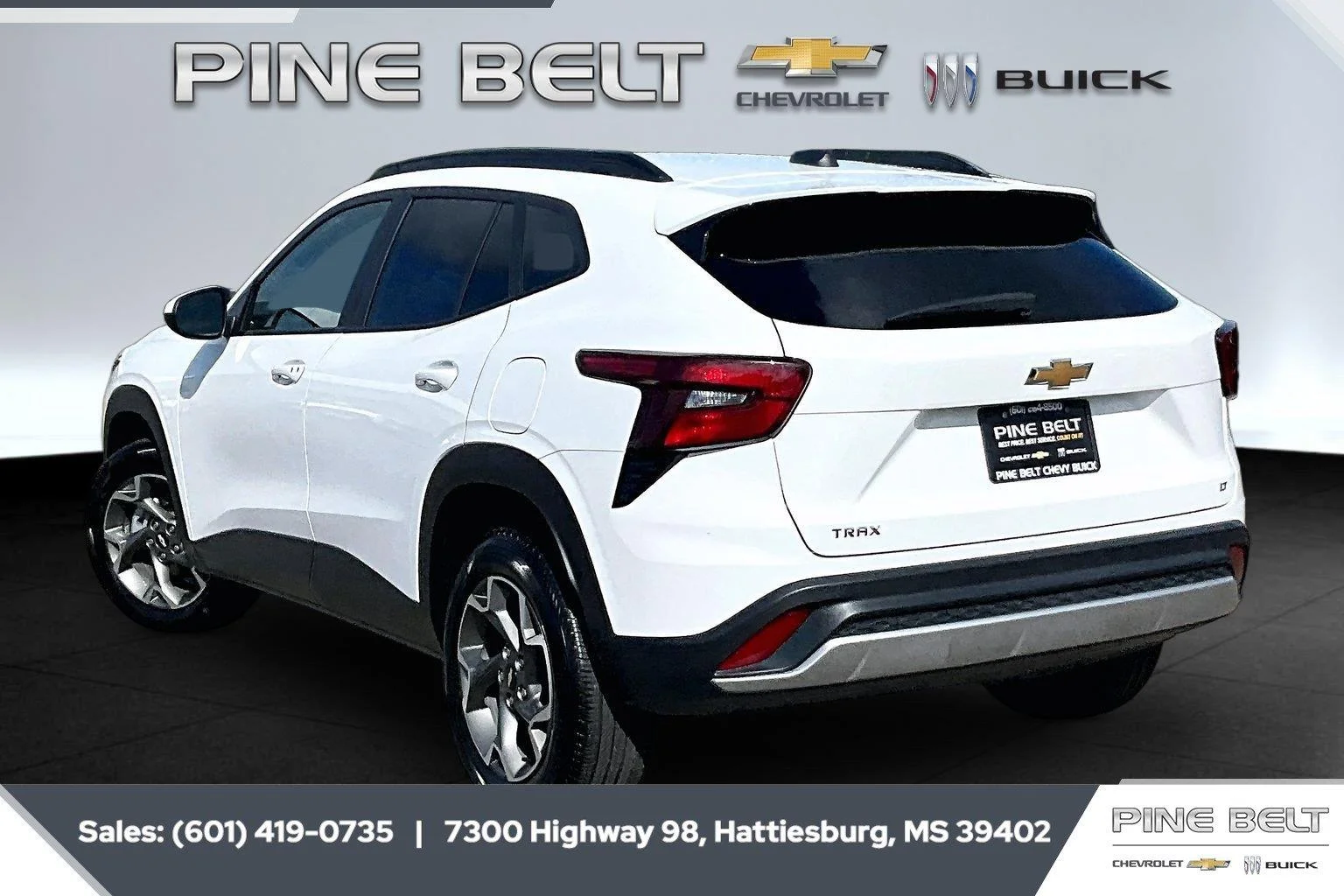 Used 2025 Summit White Chevrolet LT image 2