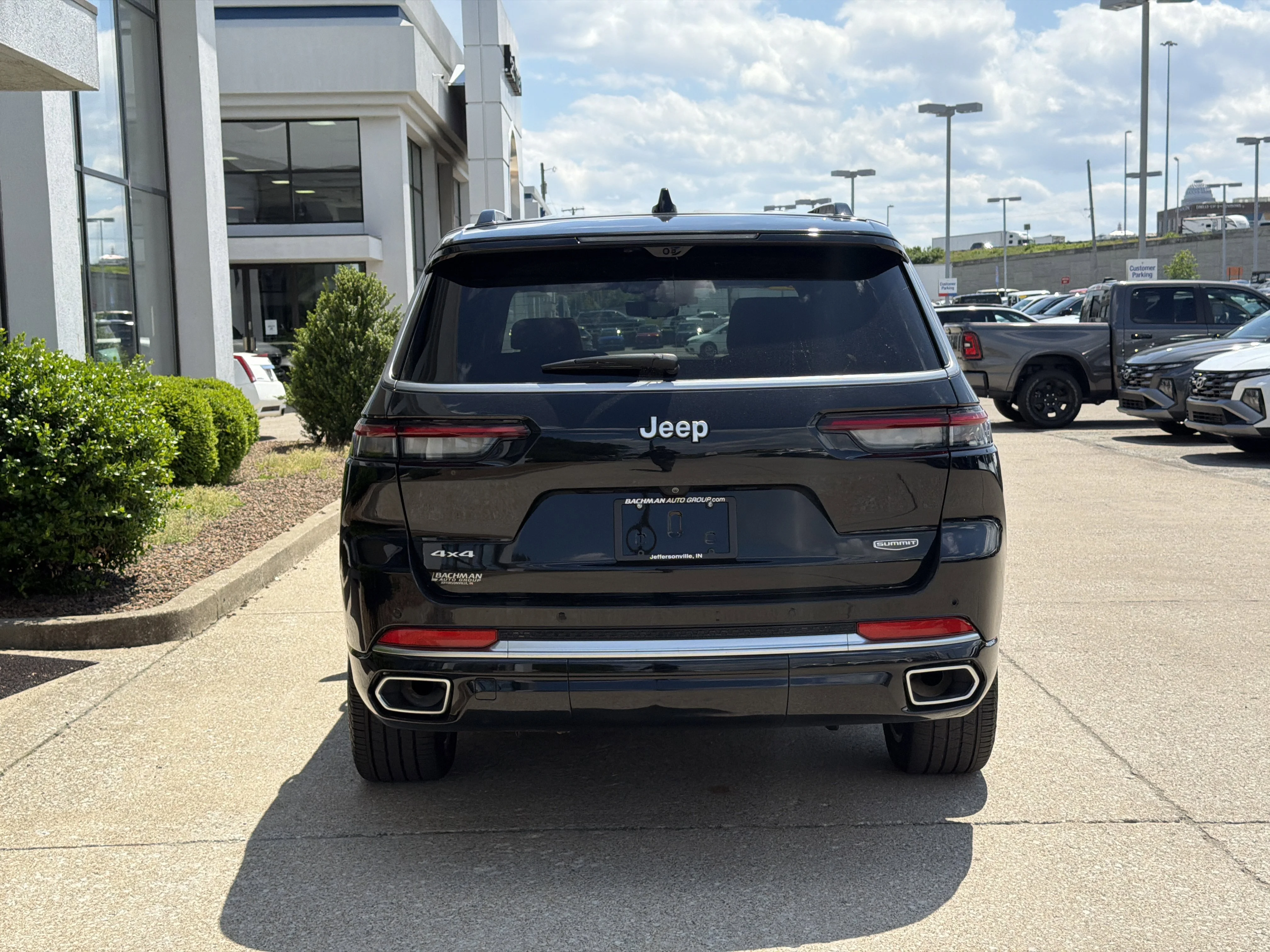 Used 2024 Diamond Black Crystal Pearlcoat Jeep Summit Reserve image 9