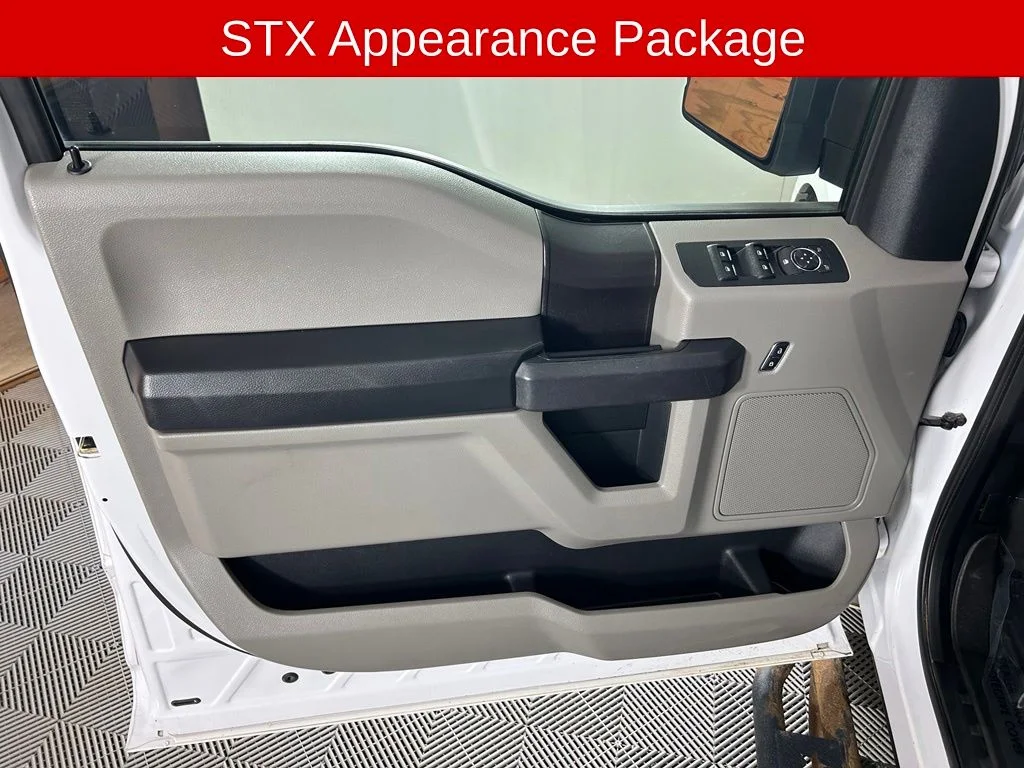 Used 2018 White Ford XL image 10