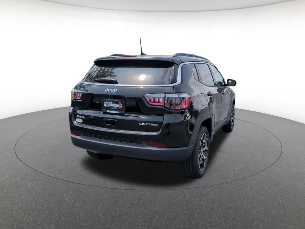 New 2026 Diamond Black Crystal Pearl-Coat Exterior Paint Jeep Limited image 5