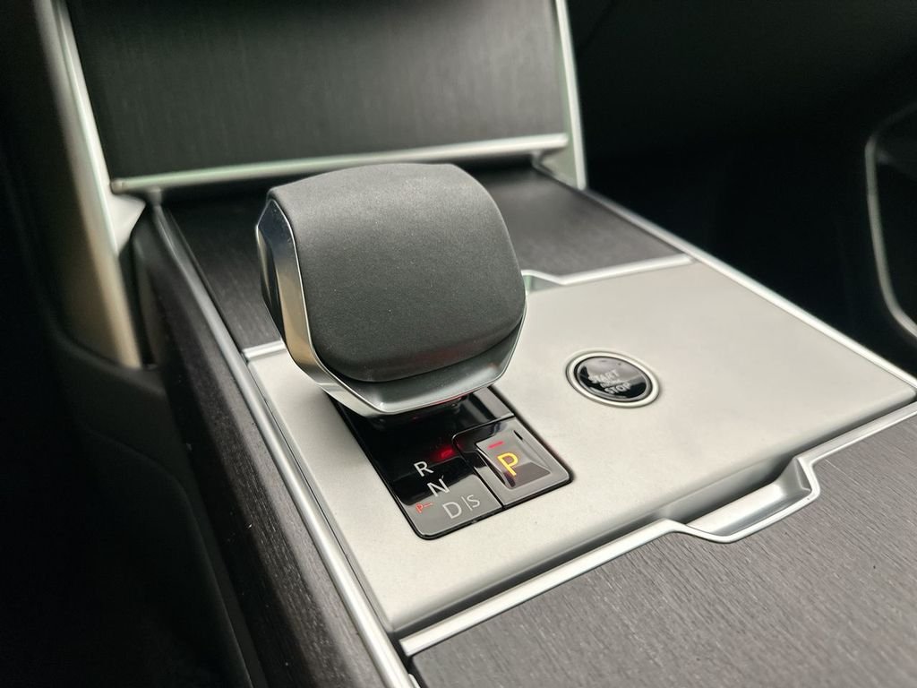 New 2026 Carpathian Gray Premium Metallic Land Rover SE image 24