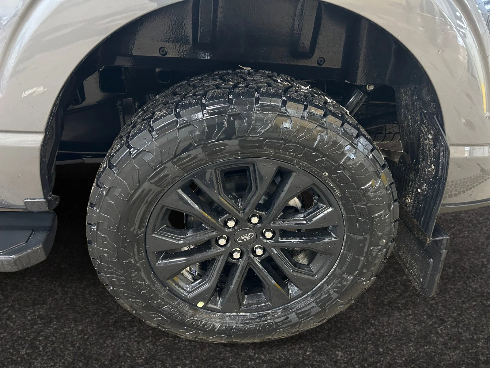 New 2026 Carbonized Grey Metallic Ford Lariat image 9