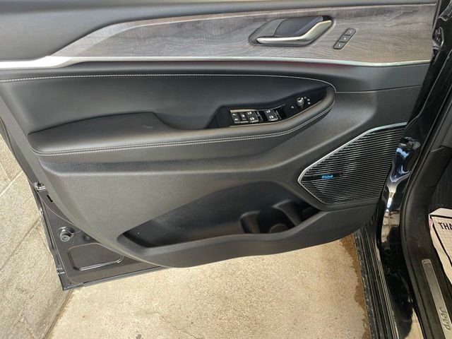 Used 2022 Black Jeep Overland image 27