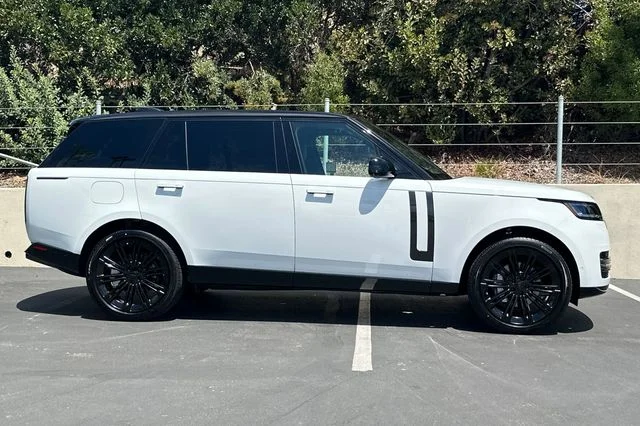 New 2026 Fuji White Land Rover SE image 6