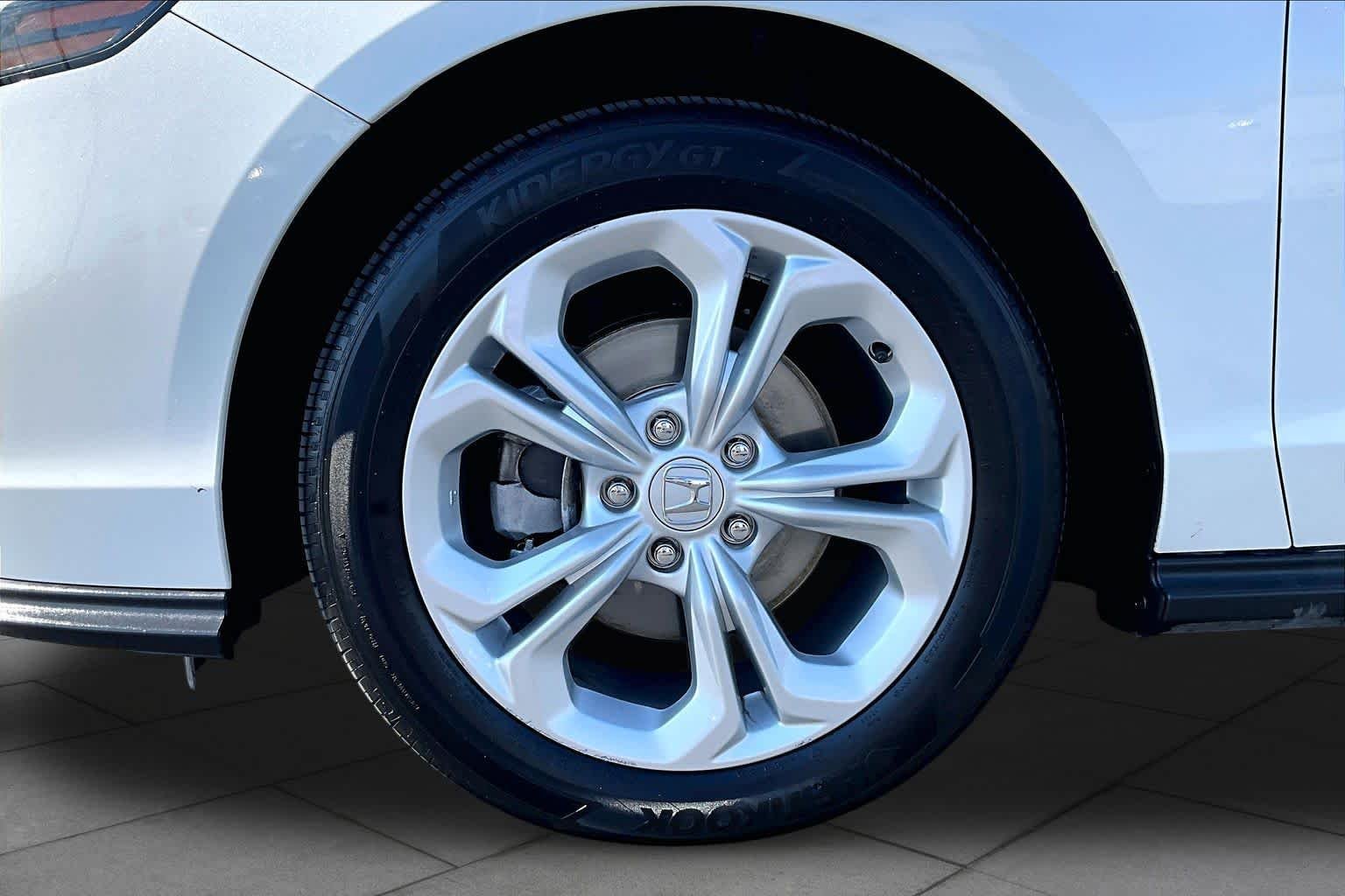 Used 2024 Platinum White Pearl Honda LX image 10