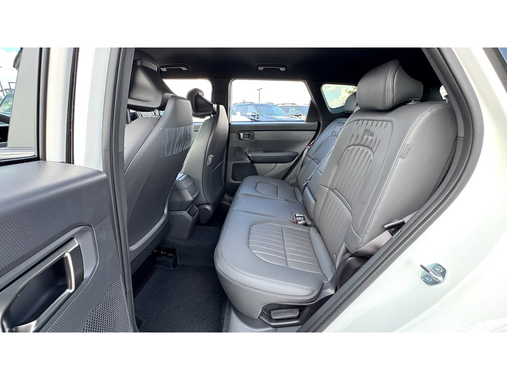 New 2027 Snow White Pearl / Black Roof Kia X-Line S image 25