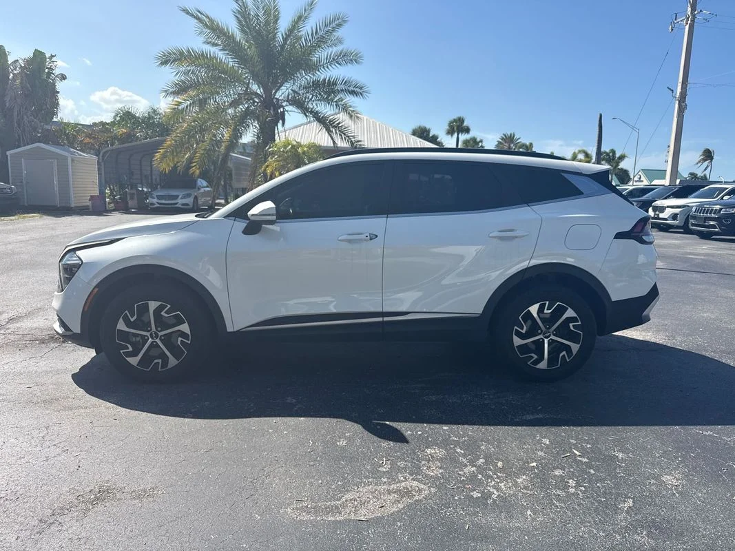 Used 2023  Kia EX image 3