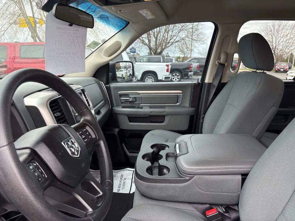 Used 2017 Delmonico Red Pearlcoat Ram SLT image 12