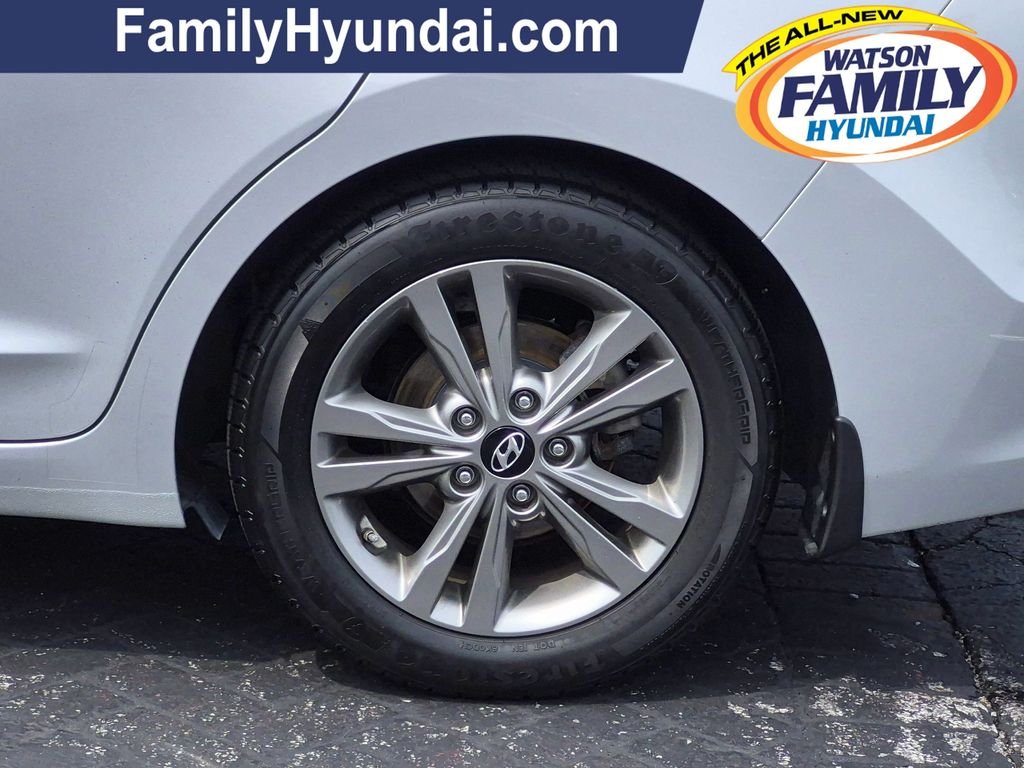 Used 2018 Silver Hyundai Value Edition image 29