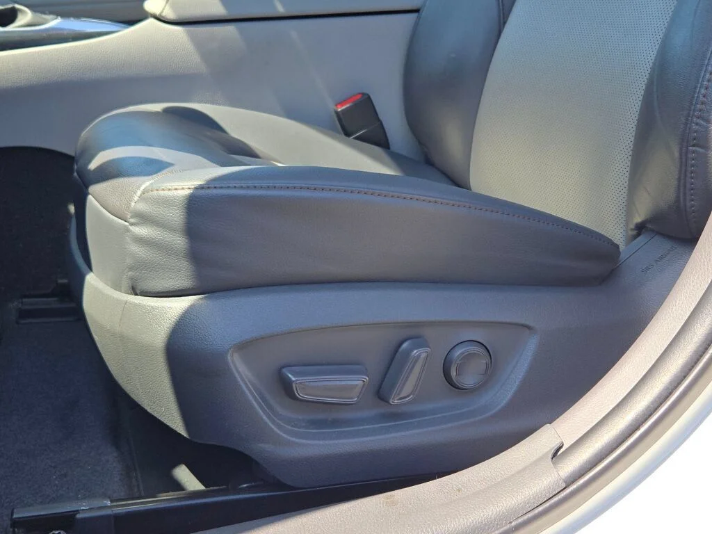 Used 2020 Beige Toyota XLE image 22