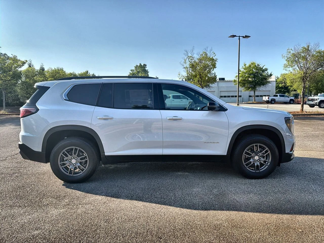 New 2026 Summit White GMC Elevation image 9