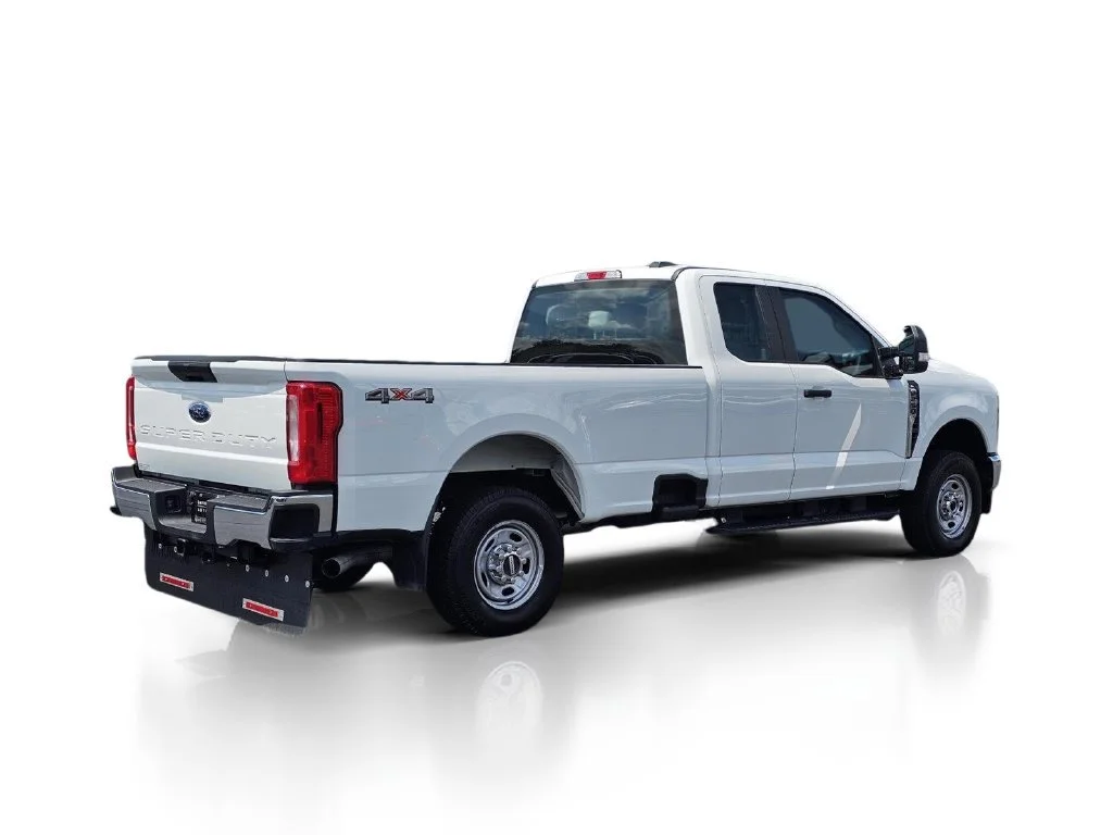 Used 2026 Oxford White Ford XL image 9
