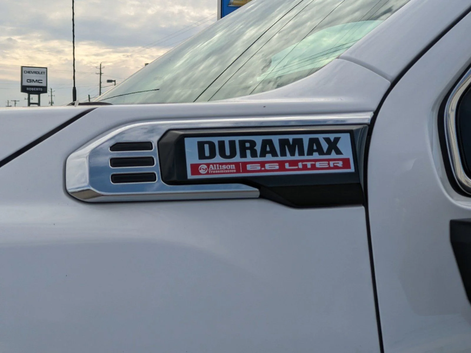 New 2025 White Frost Tricoat GMC SLT image 11