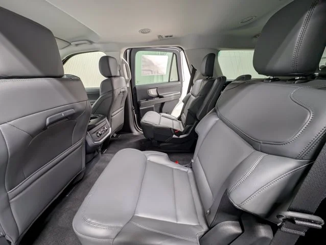 New 2027 Star White Metallic Tri-Coat Ford Active image 44