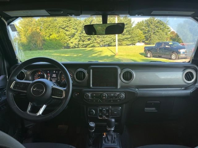 Used 2022 Crystal Metallic Jeep Unlimited Sahara image 11