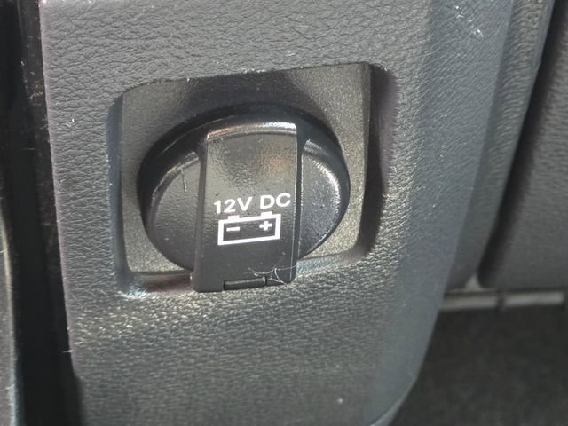 Used 2010 Bright White Clearcoat/Mineral Gray Metallic CC Ram SLT image 17