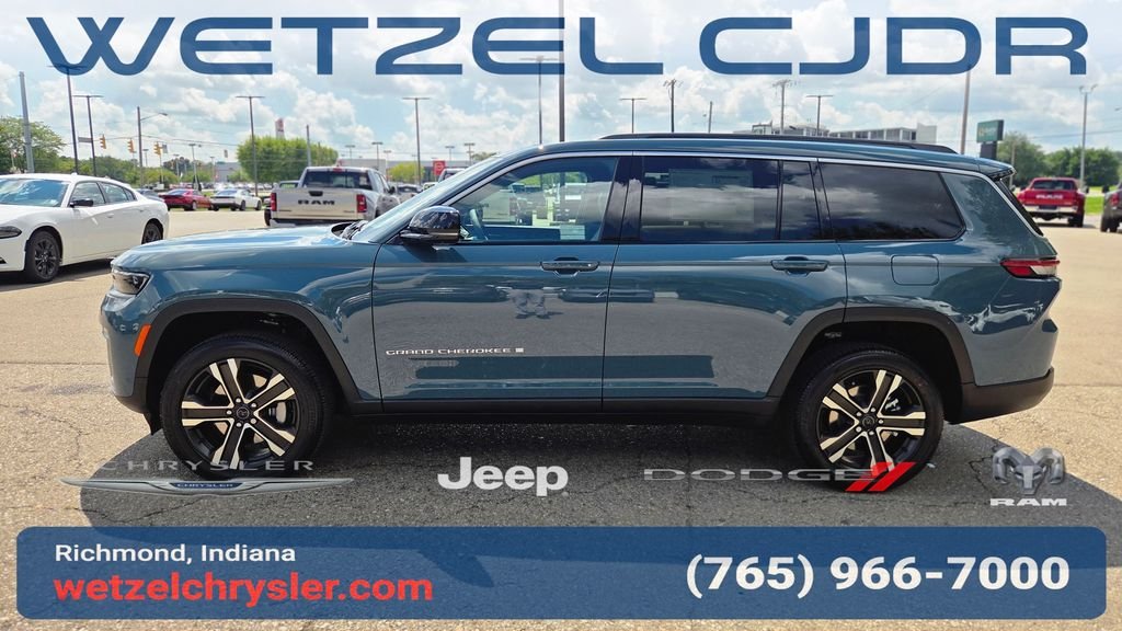 New 2027 Steel Blue Paint Jeep Limited image 4