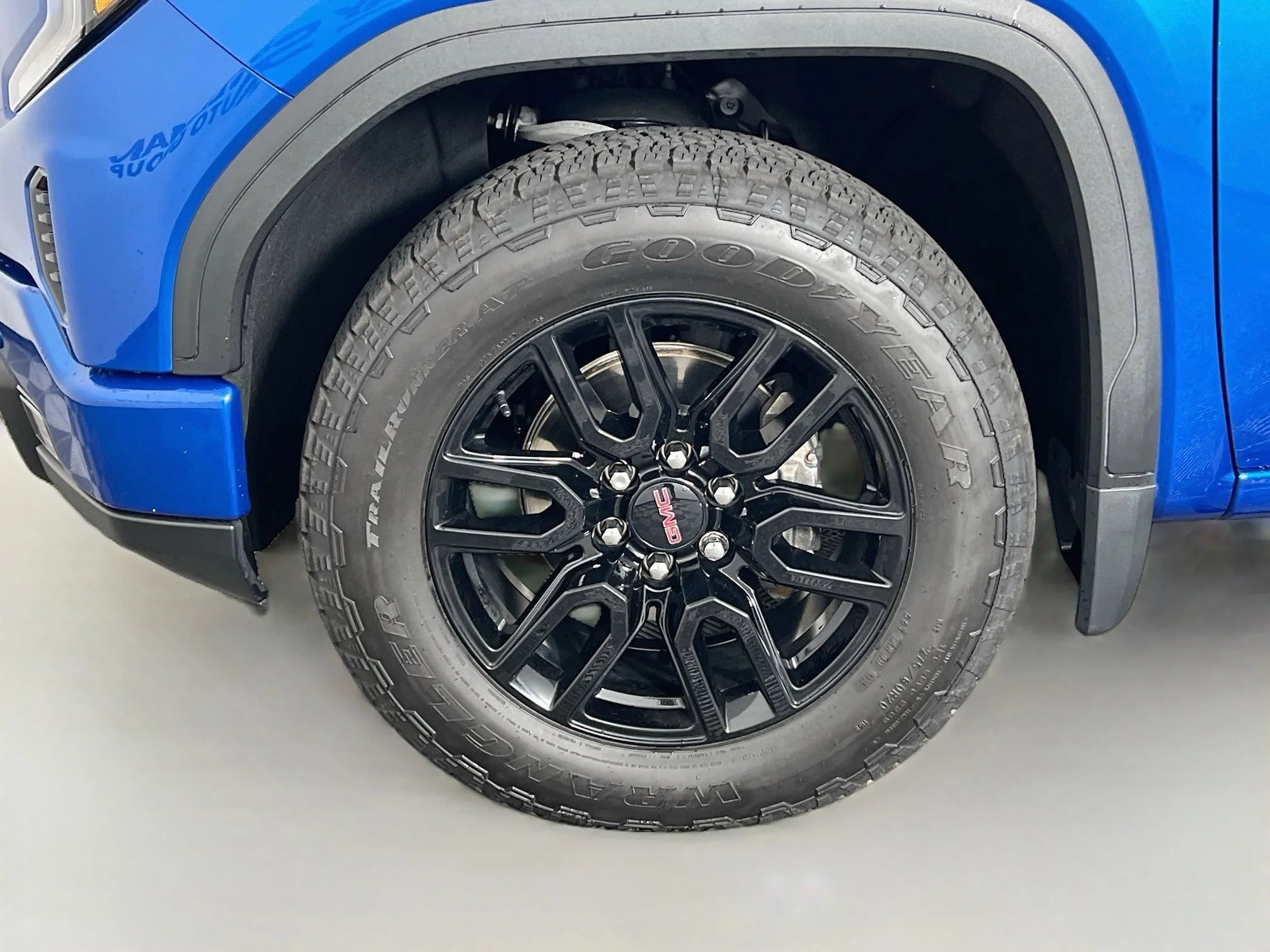 Used 2024 Dynamic Blue Metallic GMC ELEVATION image 11