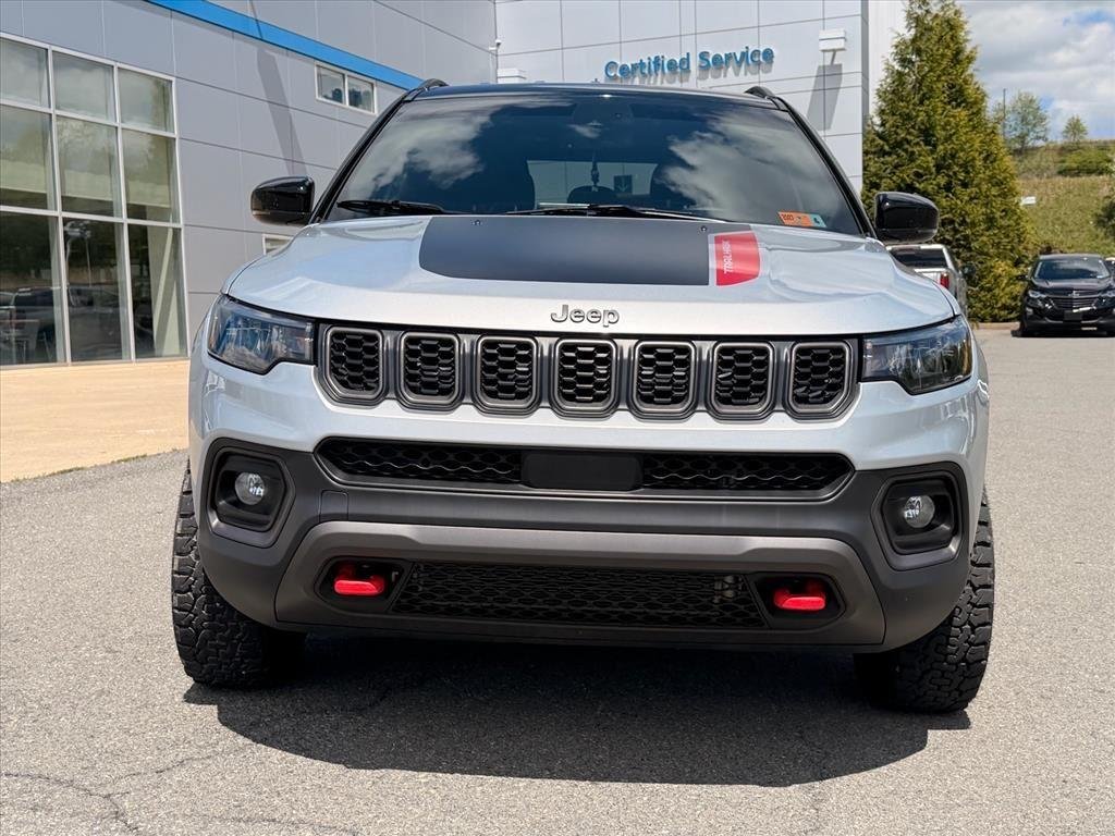 Used 2024 Silver Zynith Metallic Clearcoat Jeep Trailhawk image 10