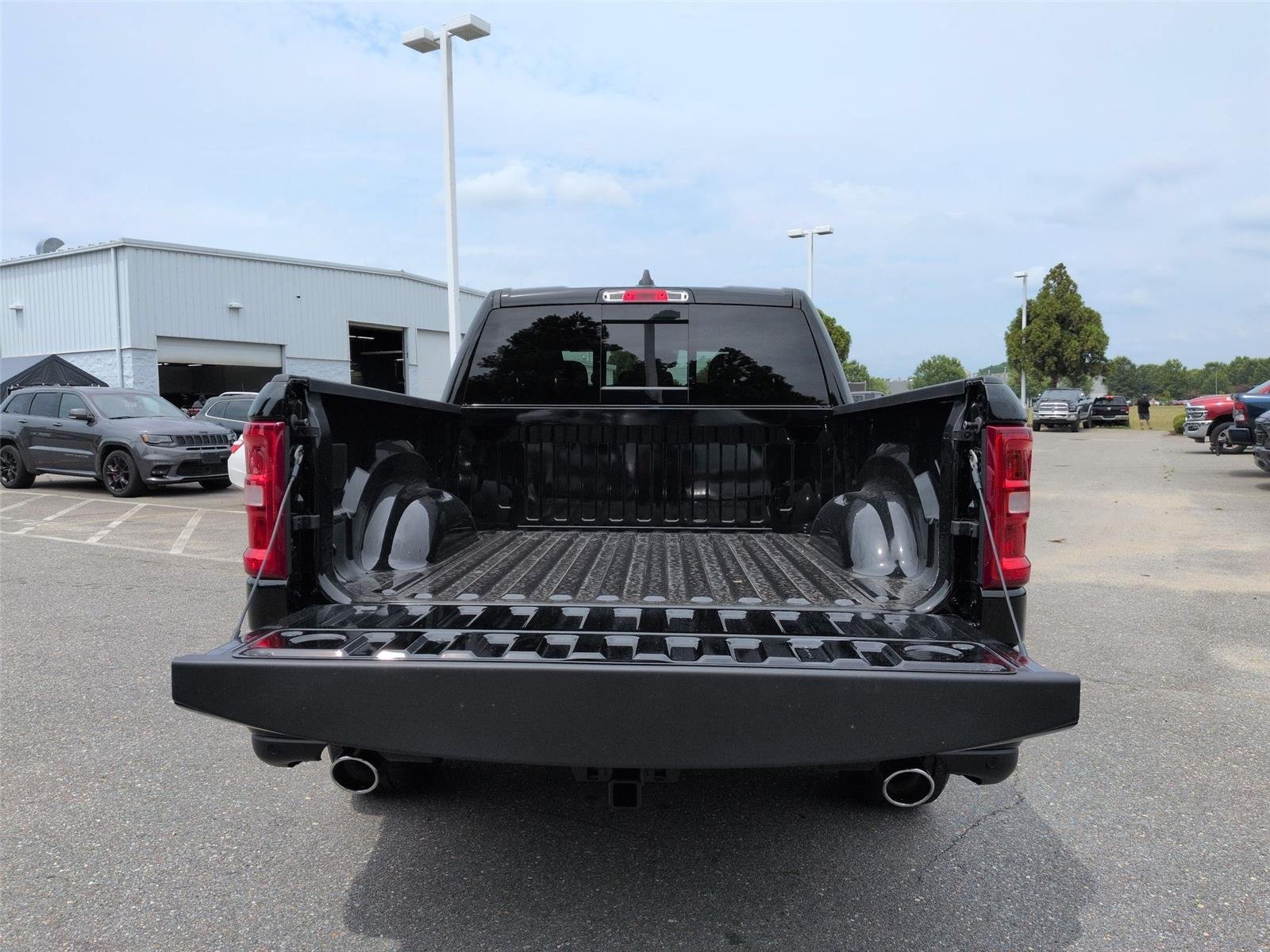 New 2026 Diamond Black Crystal Pearl-Coat Exterior Paint RAM Lone Star image 34