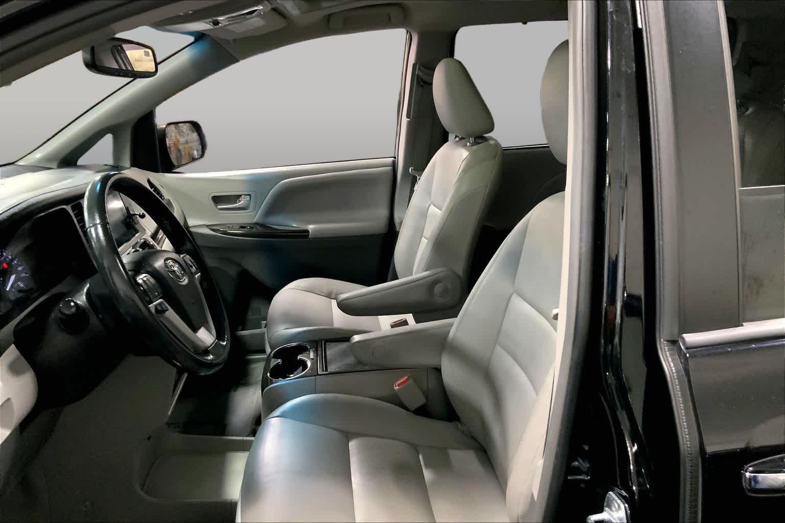 Used 2017 Midnight Black Metallic Toyota XLE image 8