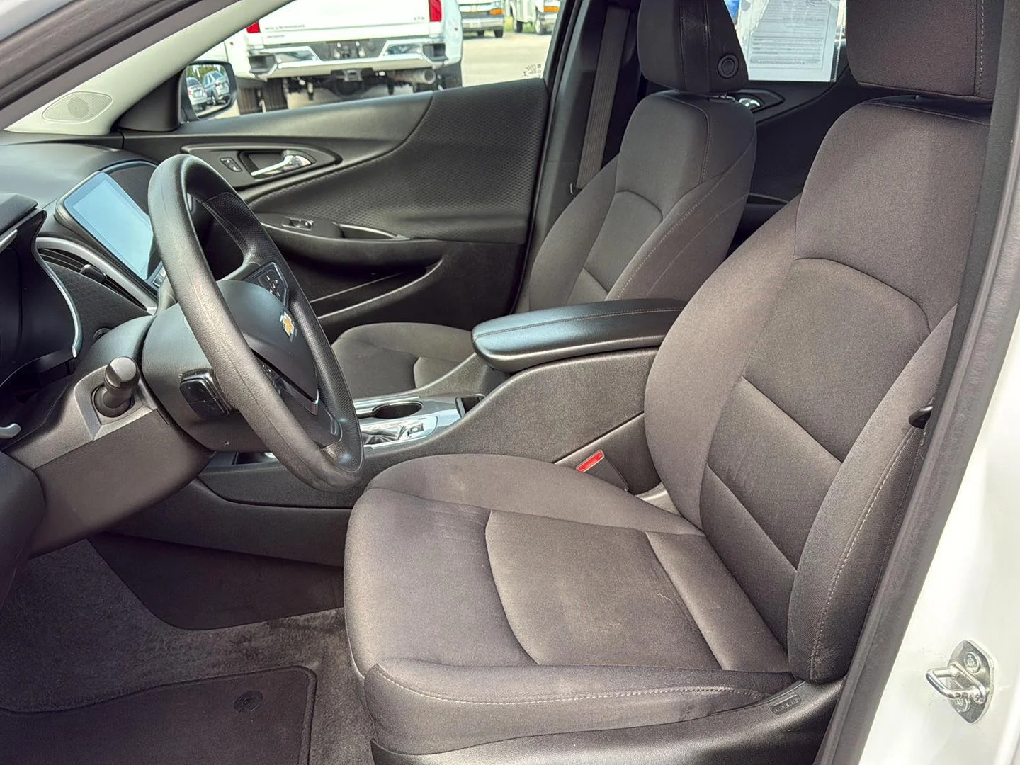 Used 2024 Summit White Chevrolet LT image 10