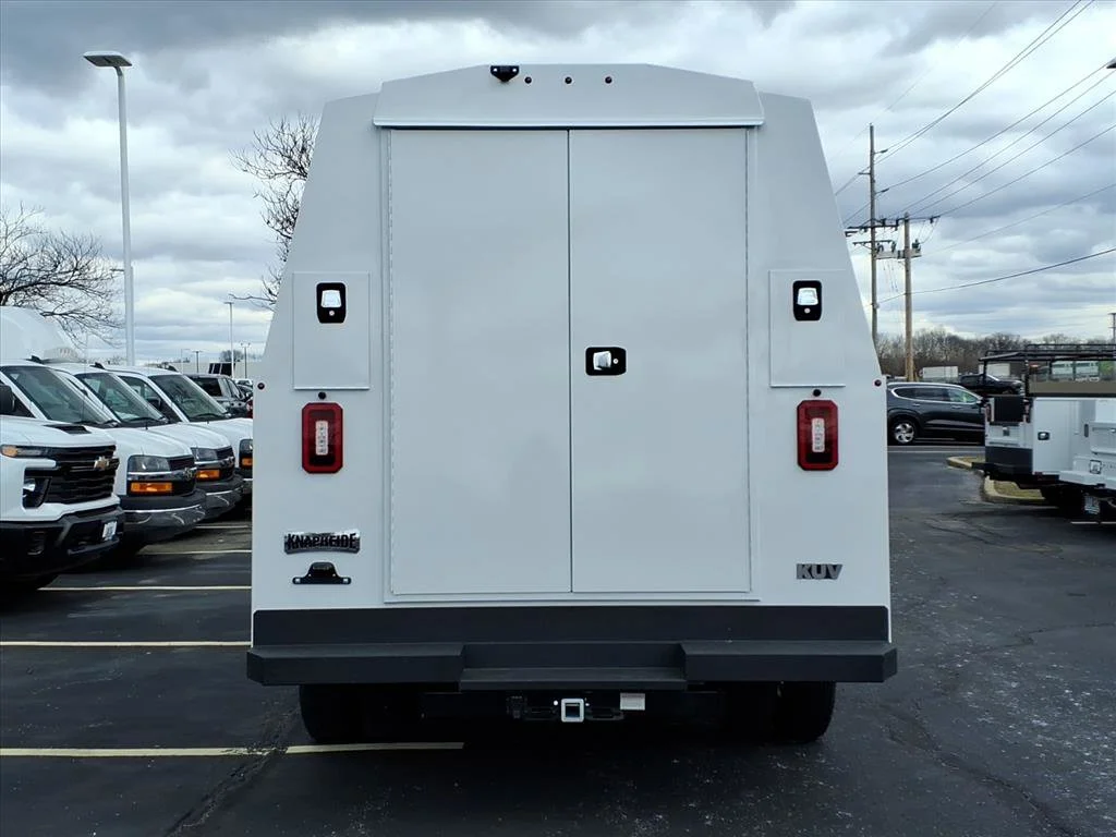 New 2025 Summit White Chevrolet 1WT image 18