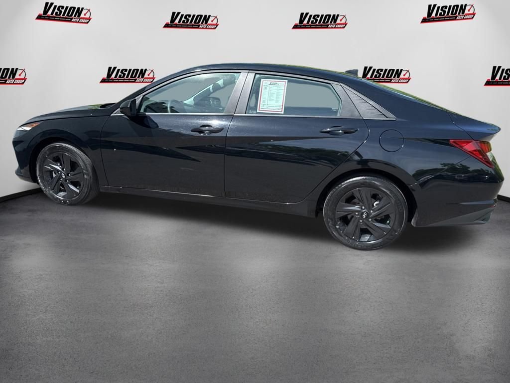 Used 2023 Black Hyundai SEL image 8