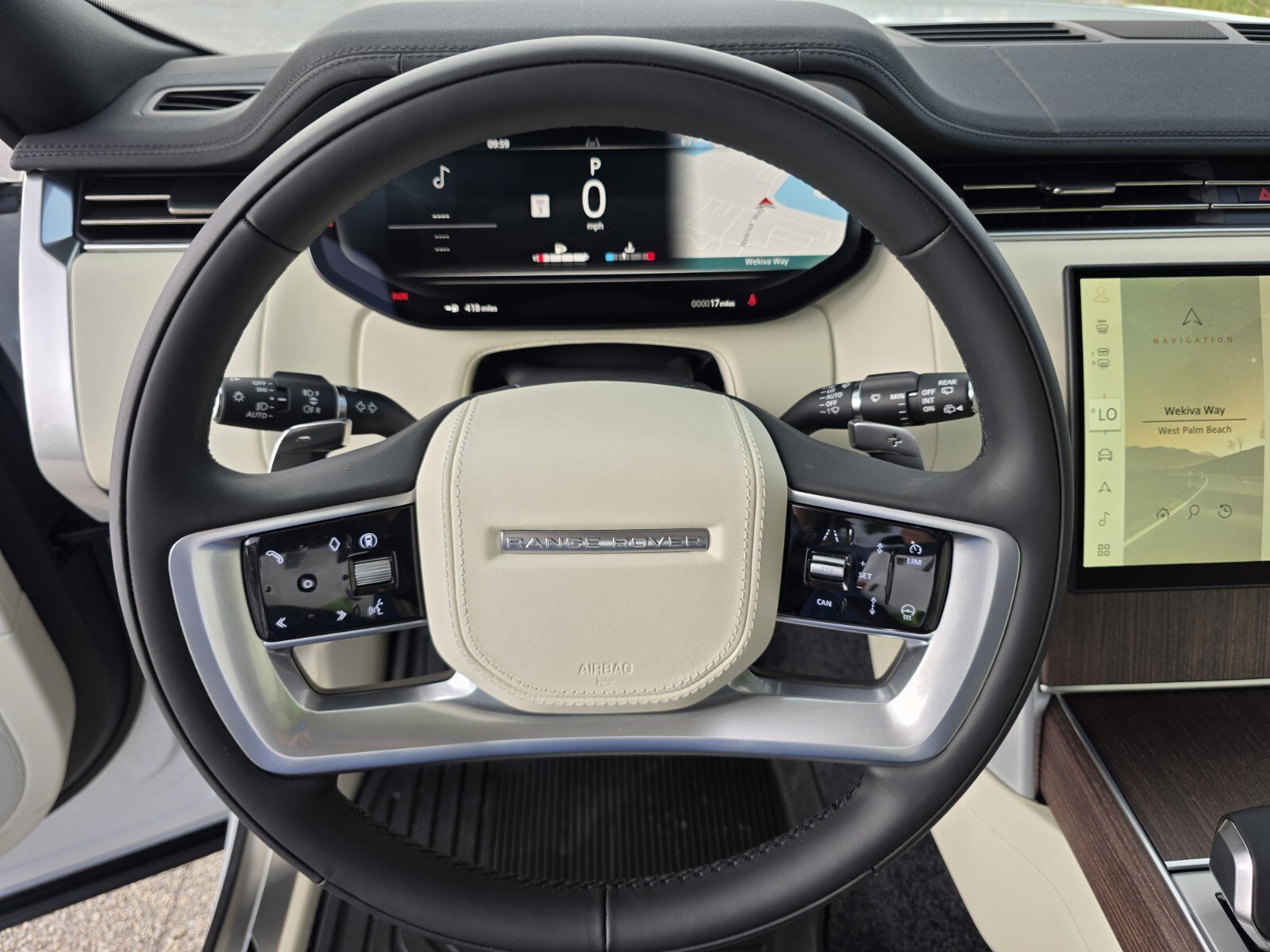 New 2027 Fuji White Land Rover P400 SE image 15