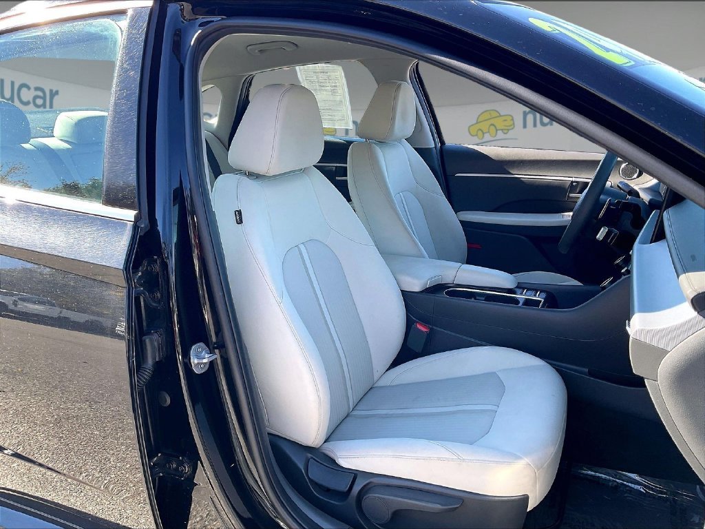 Used 2024 Onyx Black Hyundai SEL image 10
