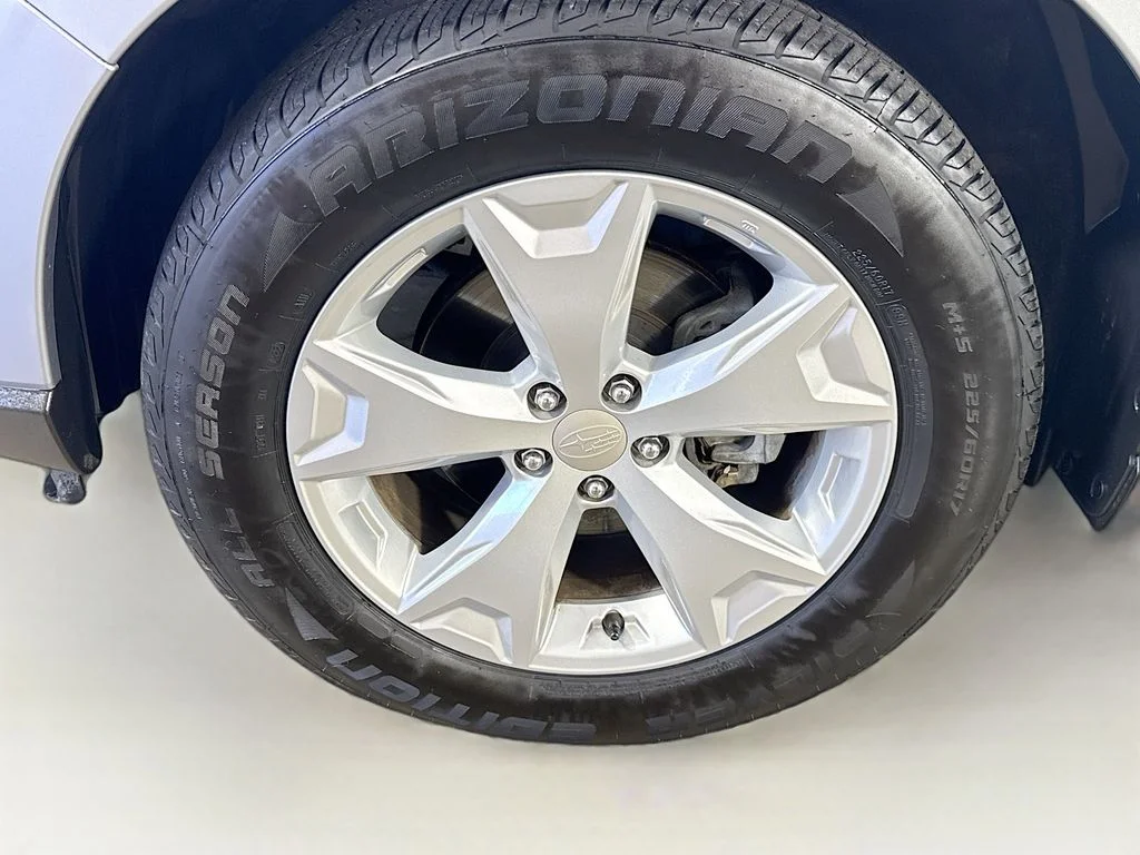 Used 2015 Silver Subaru 2.5i Limited image 41