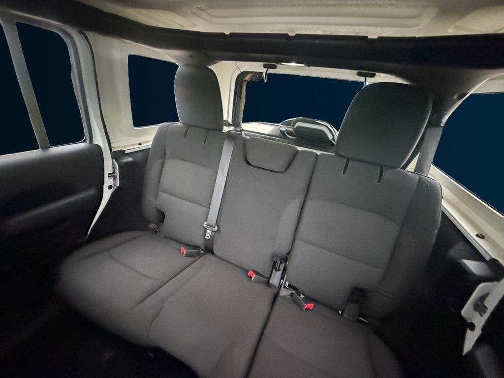 Used 2019 White Jeep Unlimited Sahara image 16