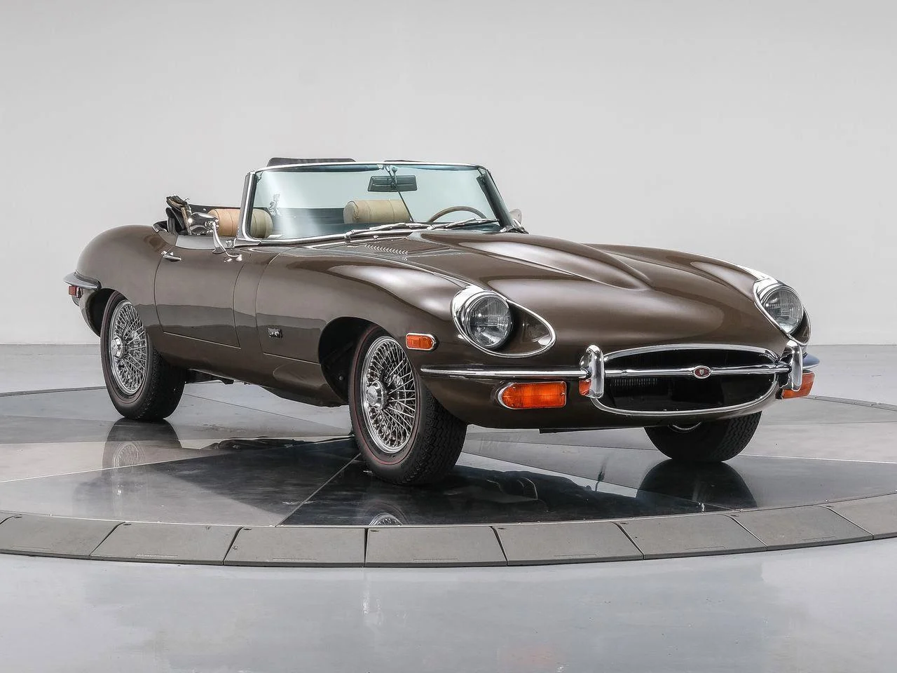 Used 1971  Jaguar Series II image 15