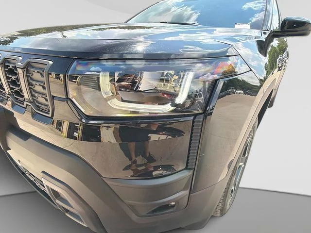 New 2026 Diamond Black Crystal Pearl-Coat Exterior Paint Jeep Laredo image 10