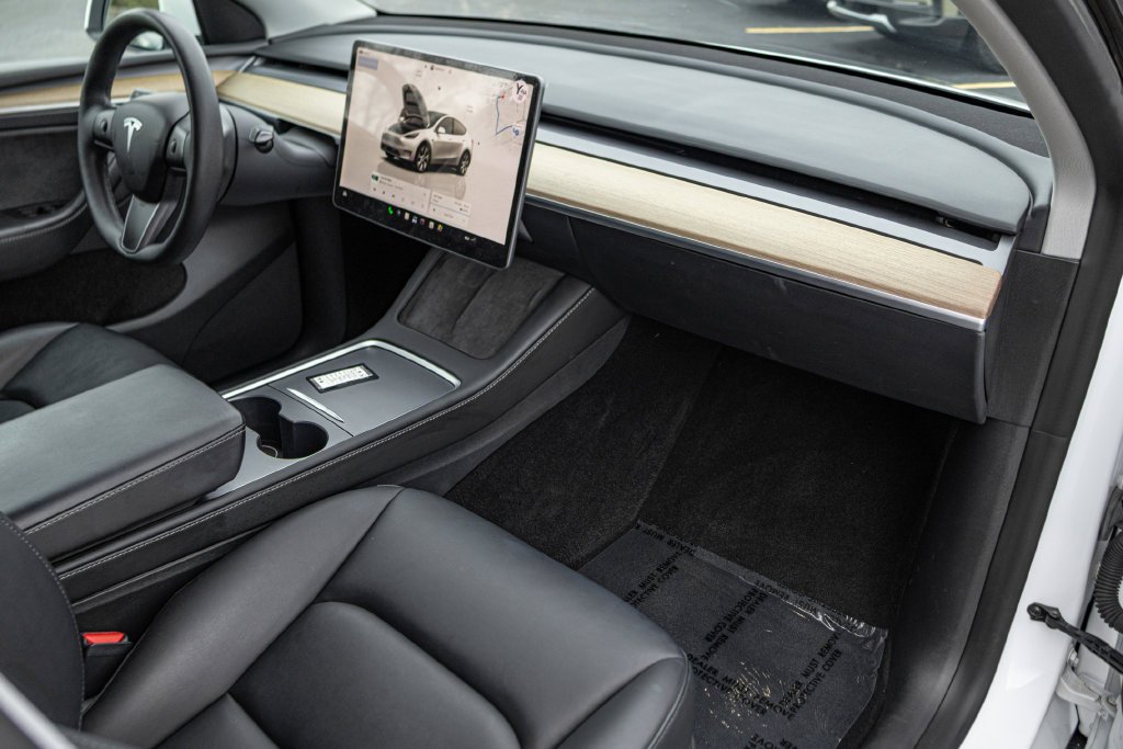 Used 2023  Tesla Long Range image 29
